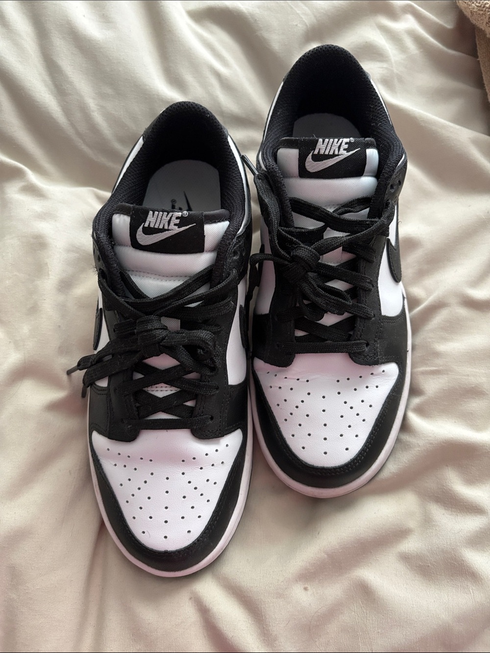 Nike women’s Black and White Low-Top Sneakers - Picture 2 of 5